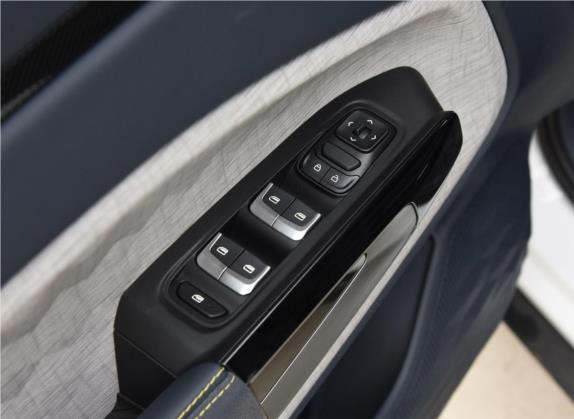 宝骏RM-5 2019款 1.5T CVT 24小时在线豪华型 7座 车厢座椅   门窗控制