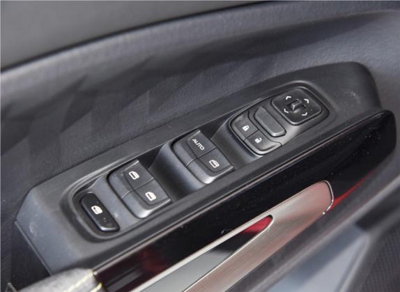 宝骏RM-5 2019款 1.5L 手动24小时在线精英型 5座 车厢座椅   门窗控制