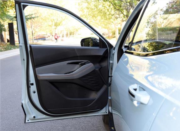 宝骏RS-3 2020款 1.5L CVT  24小时在线豪华型 车厢座椅   前门板