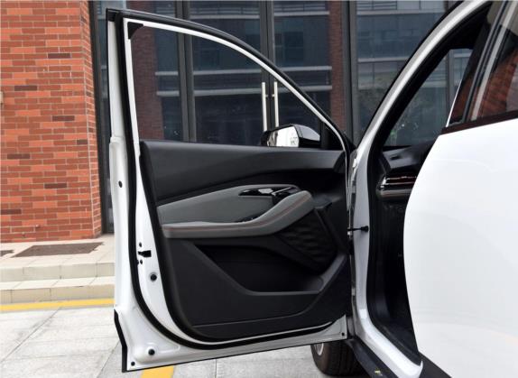 宝骏RS-3 2020款 1.5T CVT智能尊贵型 车厢座椅   前门板