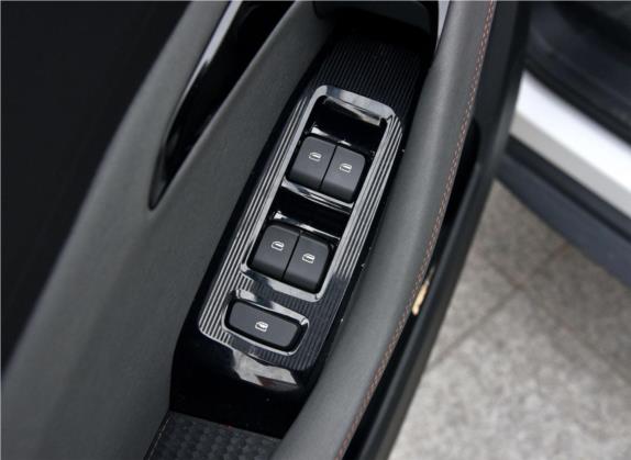 宝骏RS-3 2020款 1.5T CVT智能尊贵型 车厢座椅   门窗控制