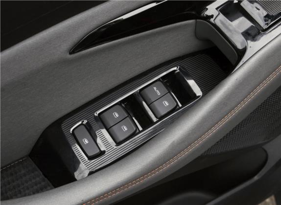 宝骏RS-3 2020款 1.5L 手动智能豪华型 车厢座椅   门窗控制