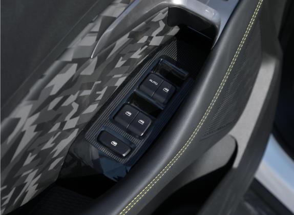 宝骏RS-3 2022款 SOODA 1.5L 手动玩咖版 车厢座椅   门窗控制