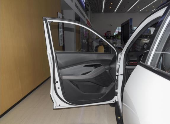 宝骏RS-3 2022款 SOODA 1.5T CVT超神版 车厢座椅   前门板