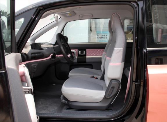 宝骏E300 2020款 Plus 星际未来版 车厢座椅   前排空间