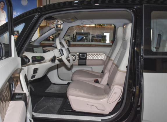宝骏KiWi EV 2021款 高定版时髦金 磷酸铁锂 车厢座椅   前排空间