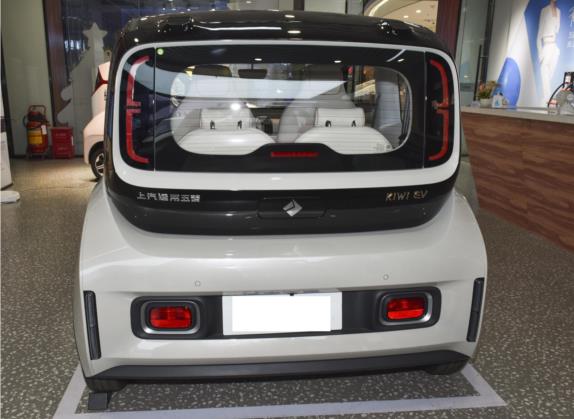 宝骏KiWi EV 2021款 高定版时髦金 磷酸铁锂 外观   正后