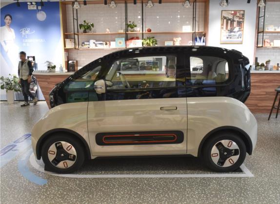 宝骏KiWi EV 2021款 高定版时髦金 磷酸铁锂 外观   正侧