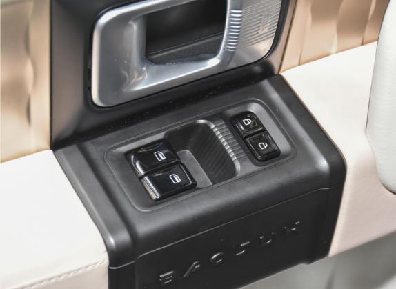 宝骏KiWi EV 2021款 高定版时髦金 磷酸铁锂 车厢座椅   门窗控制