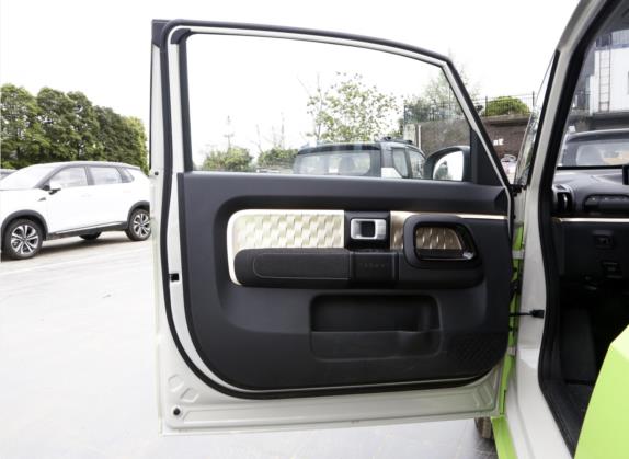 宝骏KiWi EV 2021款 设计师 三元锂 车厢座椅   前门板