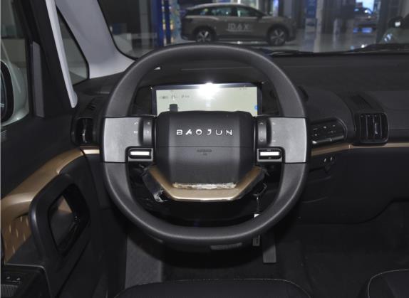 宝骏KiWi EV 2022款 设计师轻享版 三元锂 中控类   驾驶位