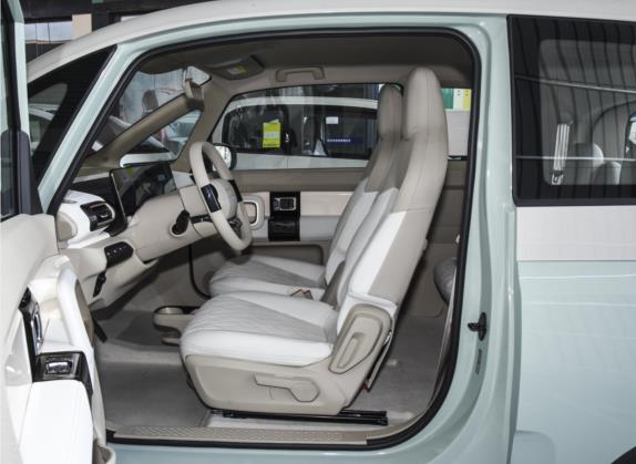 宝骏KiWi EV 2023款 智奢版 三元锂 车厢座椅   前排空间