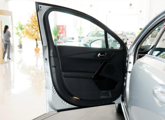 标致508 2012款 2.3L 罗兰·加洛斯版 车厢座椅   前门板