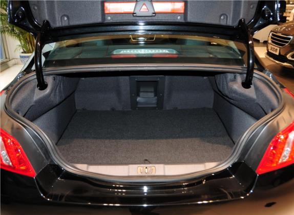 标致508 2012款 2.0L 自动智享版 车厢座椅   后备厢