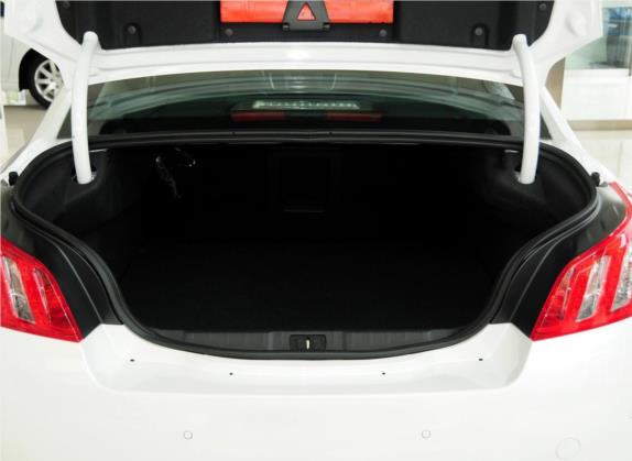 标致508 2012款 2.0L 自动天窗经典版 车厢座椅   后备厢