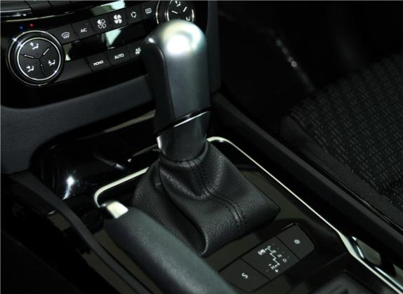 标致508 2012款 2.0L 自动天窗经典版 中控类   挡把