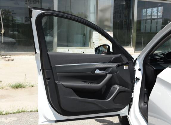 标致508 2019款 508L 360THP PureTech 驾趣版 国VI 车厢座椅   前门板