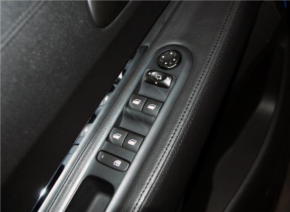 标致3008 2013款 1.6THP 自动潮流版 车厢座椅   门窗控制