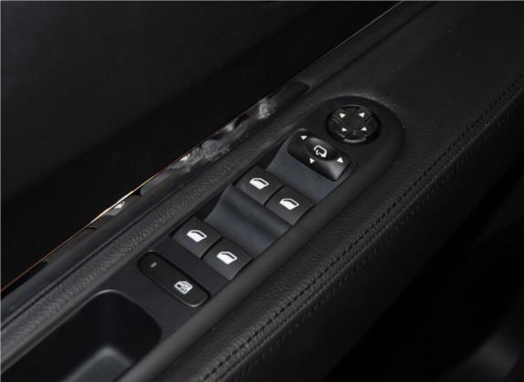标致3008 2013款 2.0L 自动潮流版 车厢座椅   门窗控制