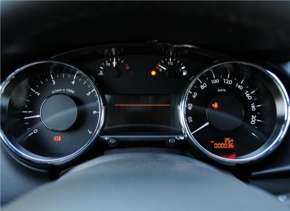 标致3008 2013款 2.0L 手动潮流版 中控类   仪表盘