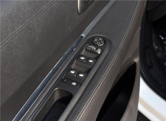 标致3008 2016款 1.6THP 自动经典版 车厢座椅   门窗控制