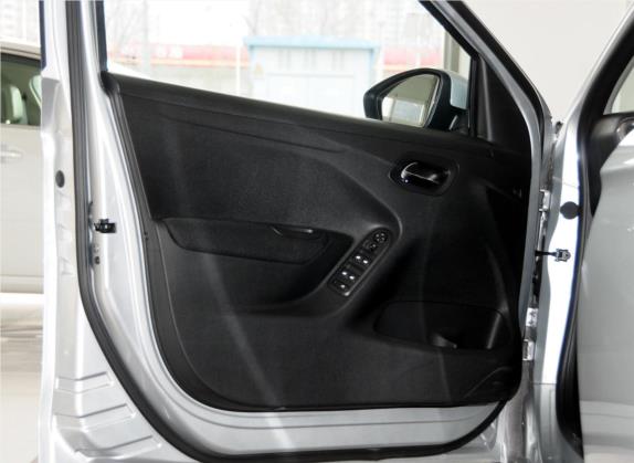 标致301 2014款 1.6L 手动舒适版 车厢座椅   门窗控制