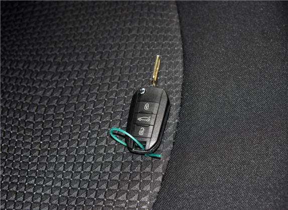 标致301 2014款 1.6L 手动舒适版CNG 其他细节类   钥匙