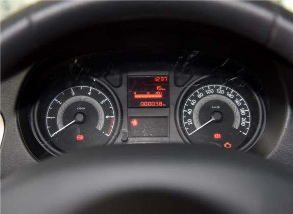 标致301 2014款 1.6L 手动舒适版CNG 中控类   仪表盘