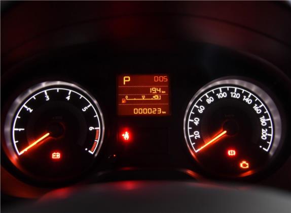 标致301 2016款 1.6L 自动舒适版 中控类   仪表盘