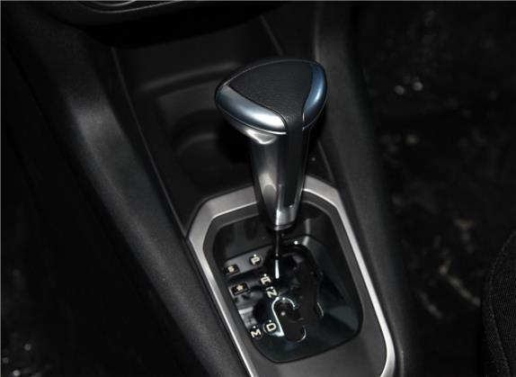 标致301 2016款 1.6L 自动舒适版 中控类   挡把