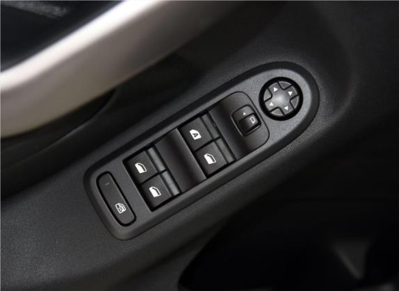 标致301 2017款 1.6L 手动舒适版 车厢座椅   门窗控制