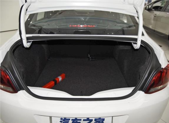 标致301 2017款 1.6L 自动舒适版 车厢座椅   后备厢