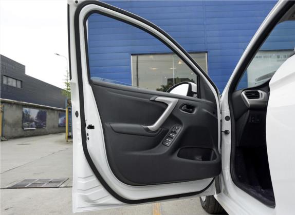 标致301 2018款 1.6L 自动舒适版 车厢座椅   前门板