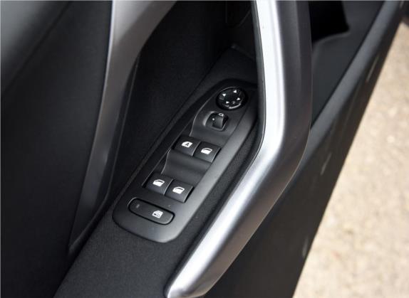 标致2008 2014款 1.6L 手动潮流版 车厢座椅   门窗控制