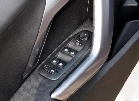 标致2008 2014款 1.6L 自动潮流版 车厢座椅   门窗控制