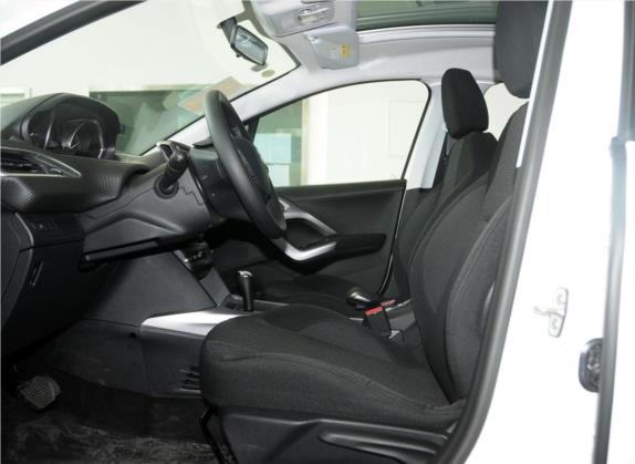 标致2008 2014款 1.6L 自动时尚版 车厢座椅   前排空间