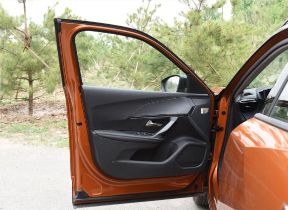 标致2008 2020款 230THP 3D臻尚版 车厢座椅   前门板