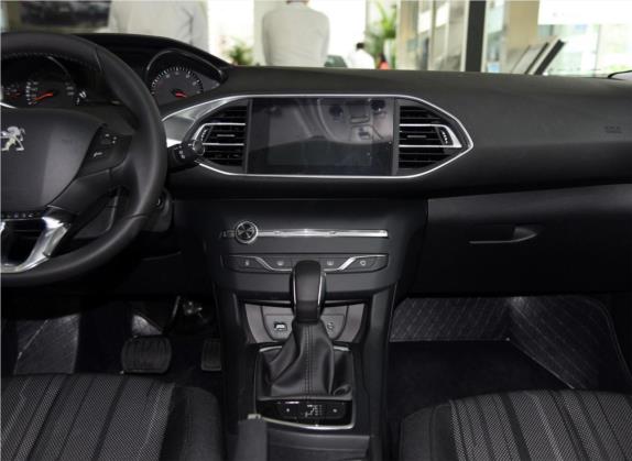 标致308S 2015款 1.2T 自动劲驰版 中控类   中控台