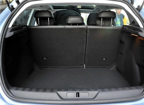 标致308S 2015款 1.2T 自动劲驰版 车厢座椅   后备厢