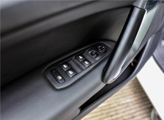 标致308S 2015款 1.2T 自动劲驰版 车厢座椅   门窗控制