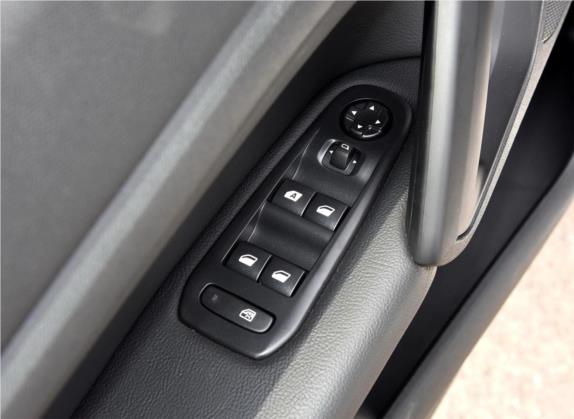 标致308S 2015款 1.2T 自动尚驰版 车厢座椅   门窗控制