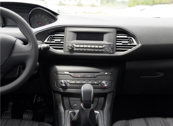 标致308S 2015款 1.6L 手动尚驰版 中控类   中控台