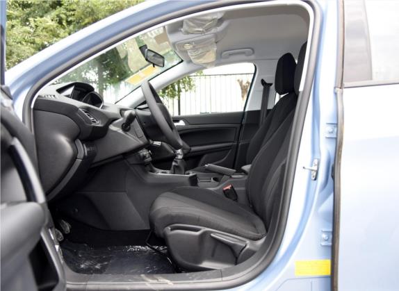 标致308S 2015款 1.6L 手动尚驰版 车厢座椅   前排空间