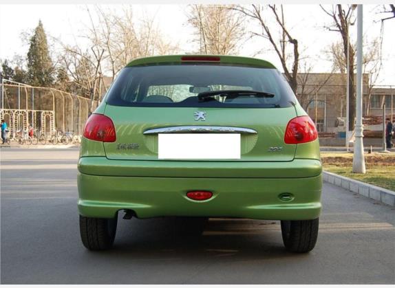 标致206 2005款 1.6L 手动智尚版 外观   正后