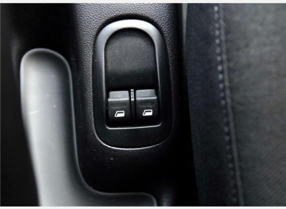 标致207 2009款 两厢 1.6L 手动驭乐版 车厢座椅   门窗控制