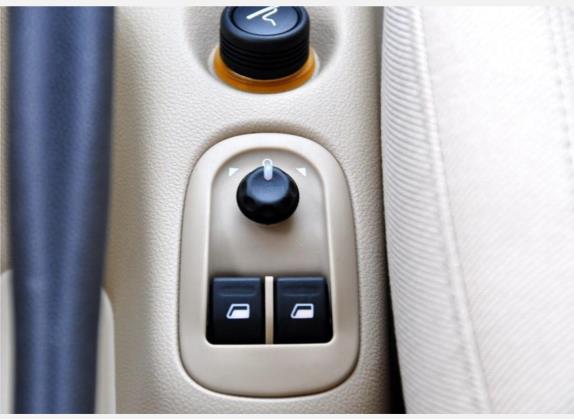 标致207 2009款 两厢 1.6L 手动品乐版 车厢座椅   门窗控制