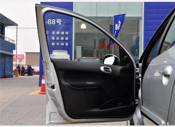 标致207 2009款 两厢 1.6L 自动品乐版 车厢座椅   前门板
