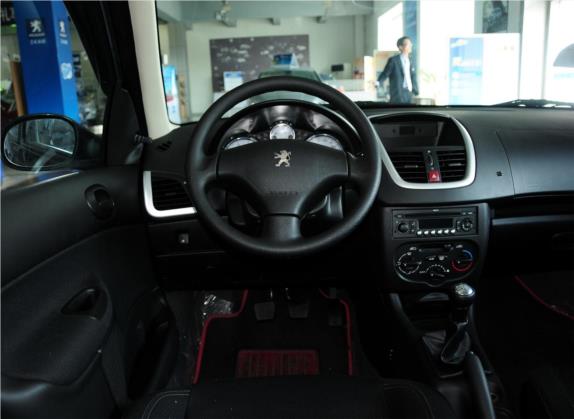 标致207 2010款 两厢 1.4L 手动驭乐版 中控类   驾驶位