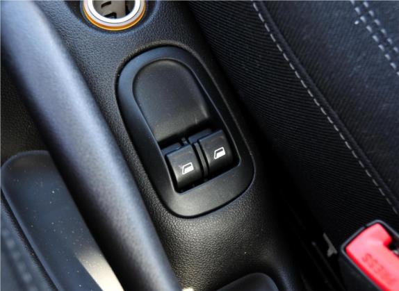 标致207 2010款 三厢 1.6L 自动品乐版 车厢座椅   门窗控制