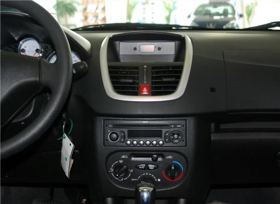标致207 2011款 两厢 1.6L 自动驭乐版 中控类   中控台